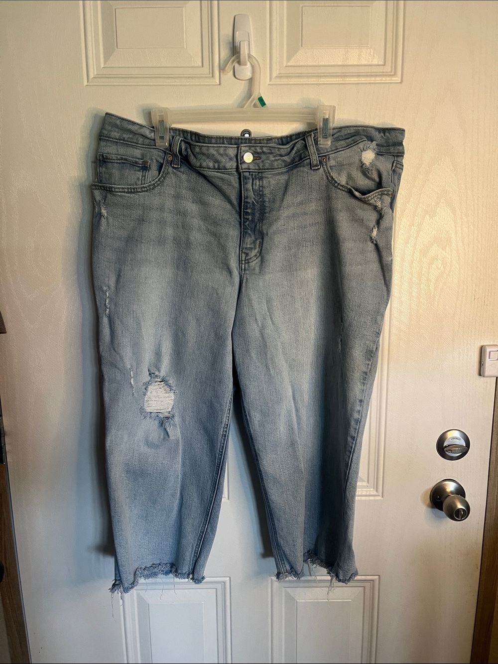 Light Wash Distressed Women’s Jeans Size 22W